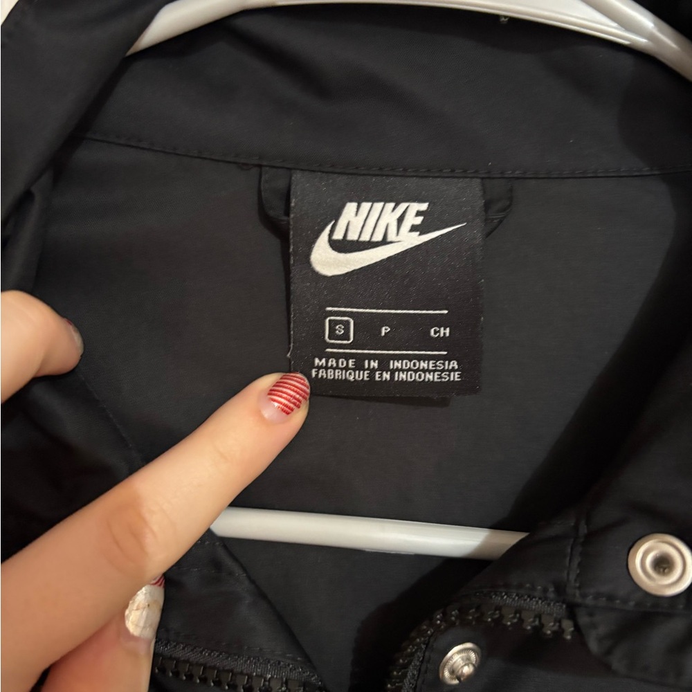 Nike Windbreaker - Picture 3 of 4